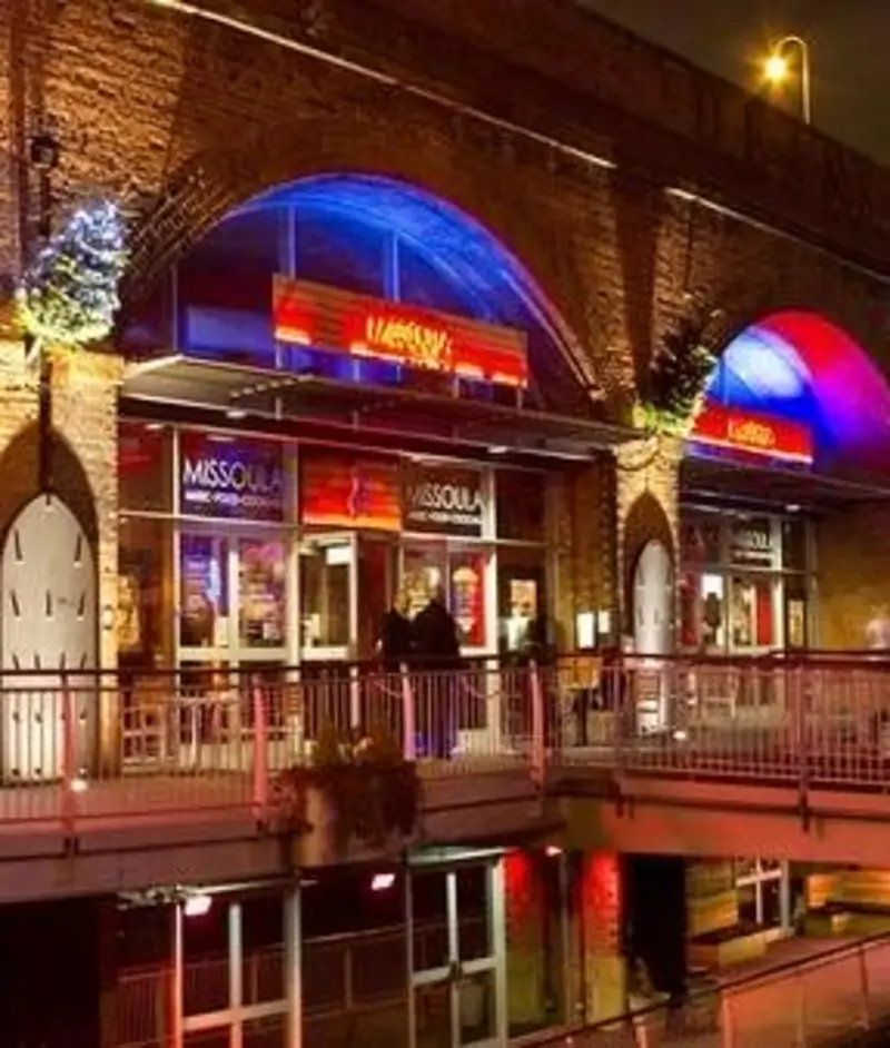 Manchester sokağı ve tuğla işi